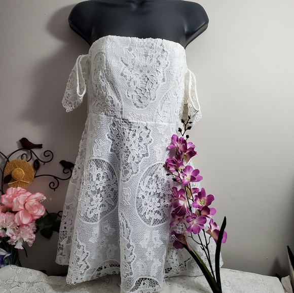 White Crochet Off-shoulder Dress - Picture 2 of 4